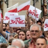 Opozycja wciąż protestuje