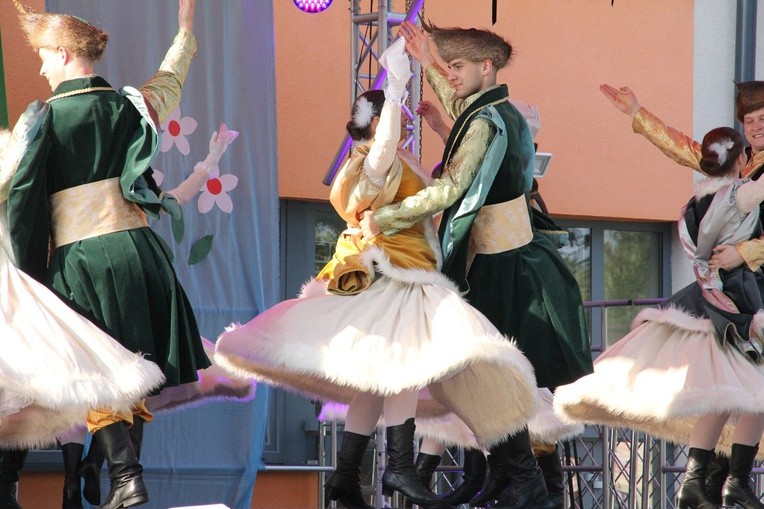Festiwal folklorystyczny w Nowej Dębie