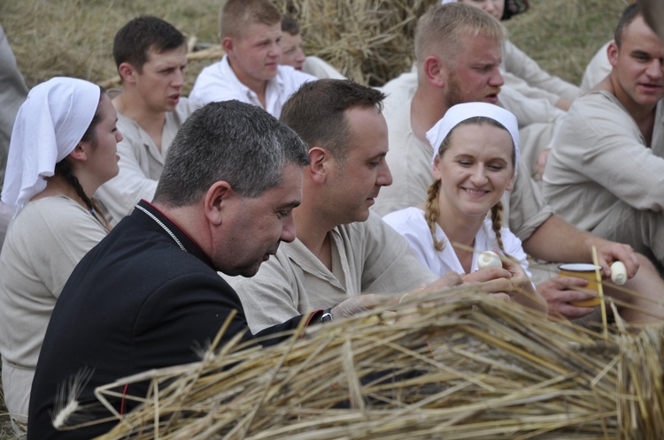 Łowickie Żniwa w skansnie w Maurzycach