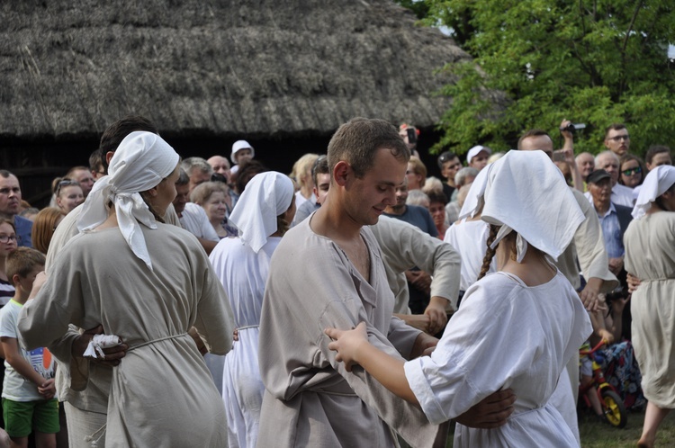 Łowickie Żniwa w skansnie w Maurzycach