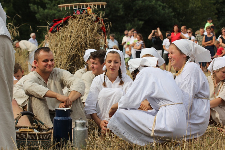 Łowickie Żniwa w skansnie w Maurzycach