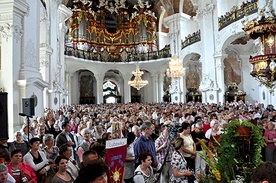 ▲	Odpust w Krzeszowie to bardzo ważne wydarzenie religijne dla całego Dolnego Śląska.