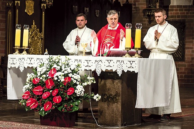 Odpustowej Mszy św. przewodniczył ks. prał. Andrzej Lesiński.