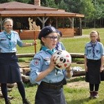 Dziewczęta na obozie Skautów Europy
