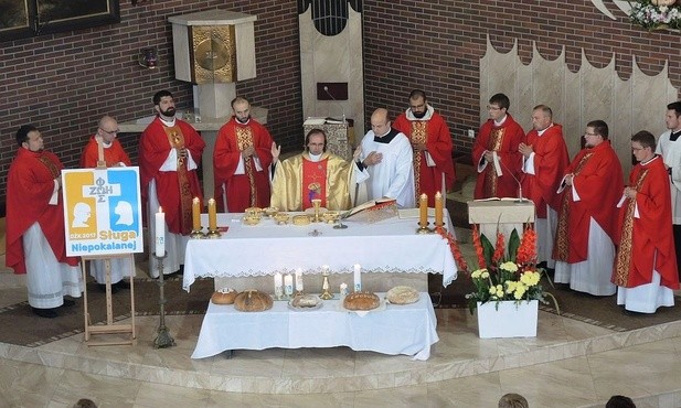 Mszy św. przewodniczył ks. Ryszard Piętka, moderator diecezjalny Ruchu Światło-Życie