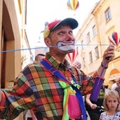 Istotą Carnavalu Sztukmistrzów jest zabawa, która zbliża ludzi