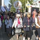 ▲	W tych dniach z Warszawy  do Częstochowy wyrusza kilkanaście tysięcy pątników w pięciu pieszych pielgrzymkach.