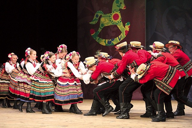 Folklor to tańce, śpiew, ale też zabawy ludowe