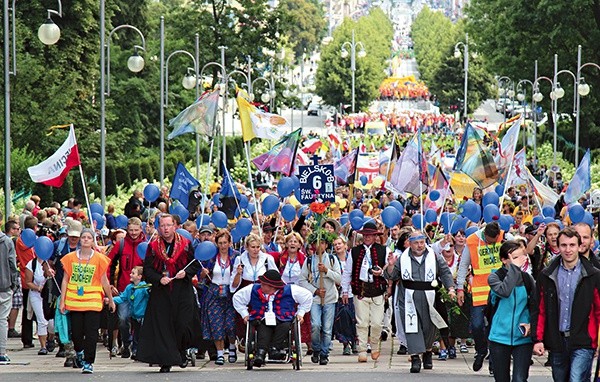 ▲	Pielgrzymi jasnogórscy właśnie rozpoczynają swoją wędrówkę.