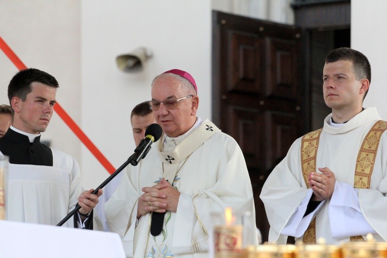 Arcybiskup Stanisław przewodniczył Mszy św. odprawionej na rozpoczęcie pielgrzymki