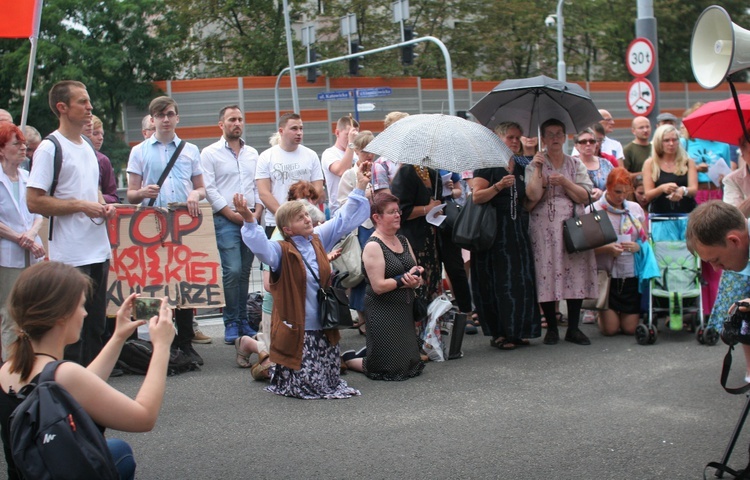 Protestowali przeciwko "Klątwie"