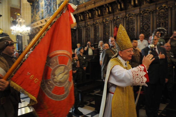 Uczestnicy 52. Marszu Szlakiem I Kompanii Kadrowej na Wawelu