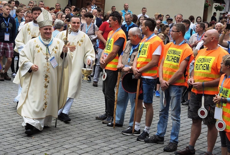 26. Piesza Pielgrzymka Bielsko-Żywiecka na Jasną Górę - Msza św. w Hałcnowie