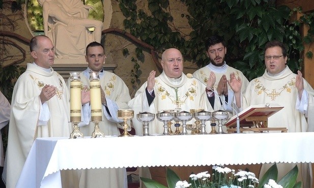 Eucharystia rozpoczęła tegoroczne pielgrzymowanie z Hałcnowa na Jasną Górę