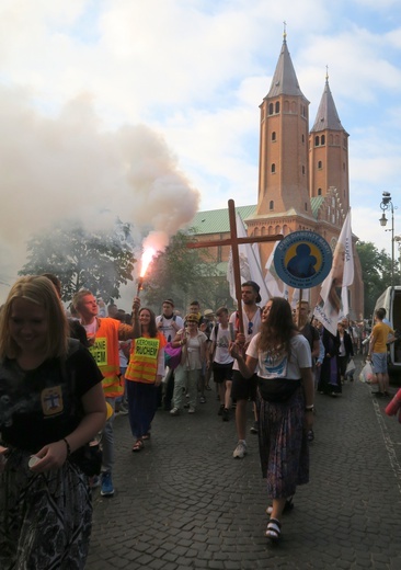 Wyjście pielgrzymki w obiektywie Jana Waćkowskiego