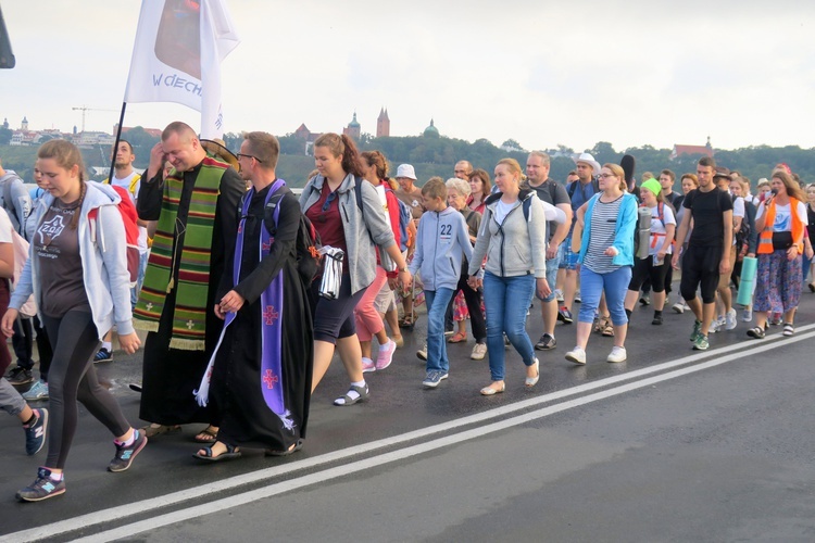 Wyjście pielgrzymki w obiektywie Jana Waćkowskiego