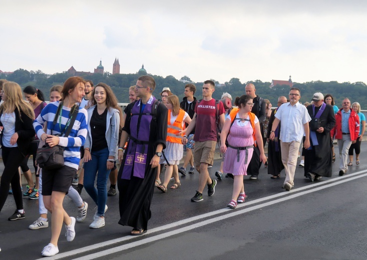 Wyjście pielgrzymki w obiektywie Jana Waćkowskiego