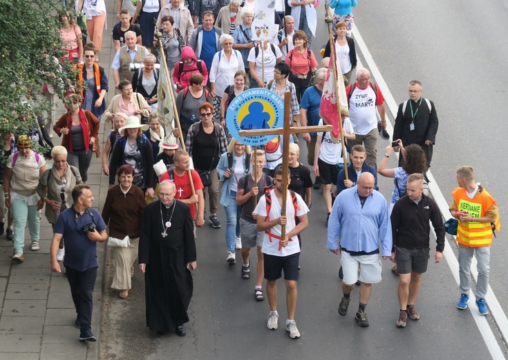 Wyjście pielgrzymki w obiektywie Jana Waćkowskiego