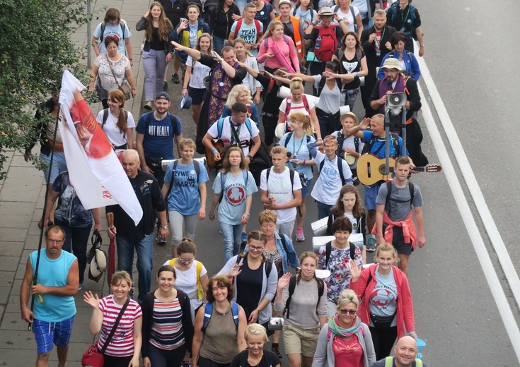 Wyjście pielgrzymki w obiektywie Jana Waćkowskiego