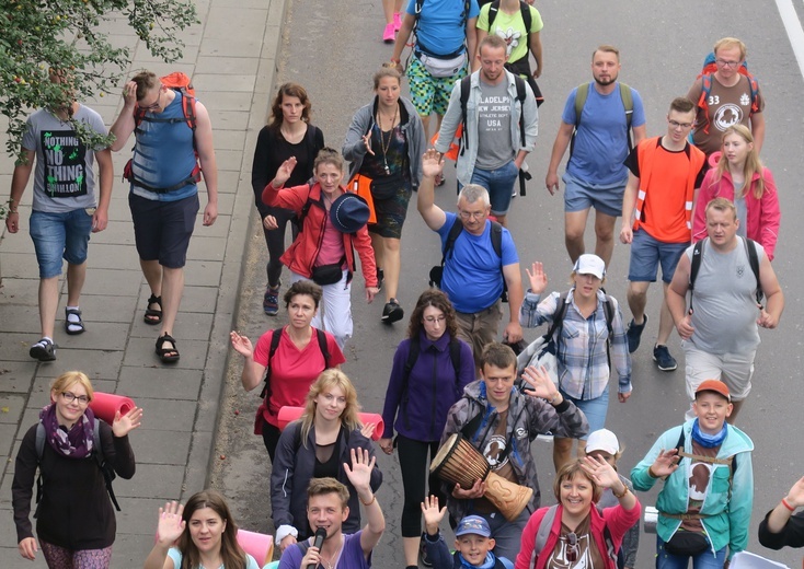 Wyjście pielgrzymki w obiektywie Jana Waćkowskiego