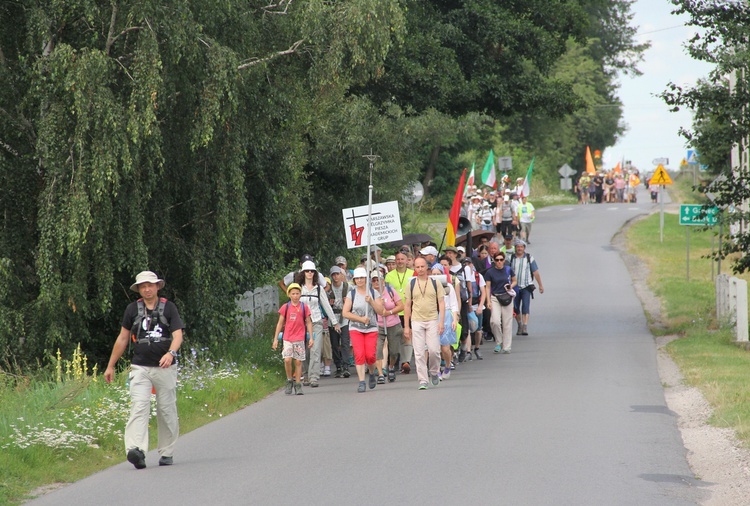 "Siedemnastki" w Lewiczynie. Pielgrzymkowy ślub