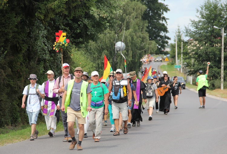 "Siedemnastki" w Lewiczynie. Pielgrzymkowy ślub