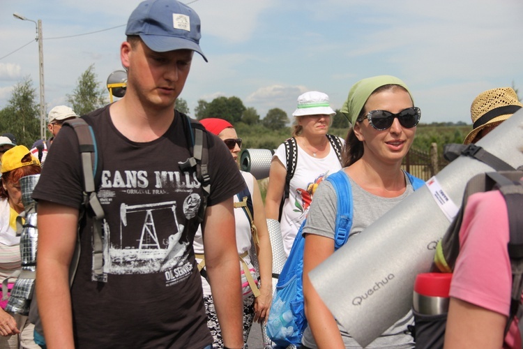 "Siedemnastki" w Lewiczynie. Pielgrzymkowy ślub