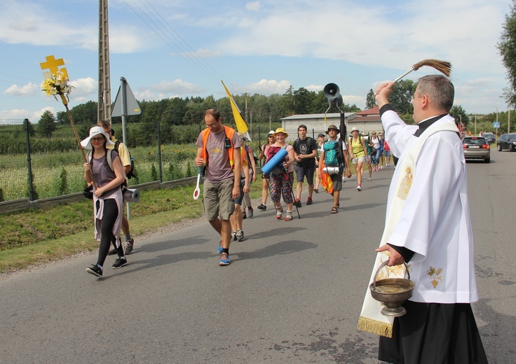 "Siedemnastki" w Lewiczynie. Pielgrzymkowy ślub