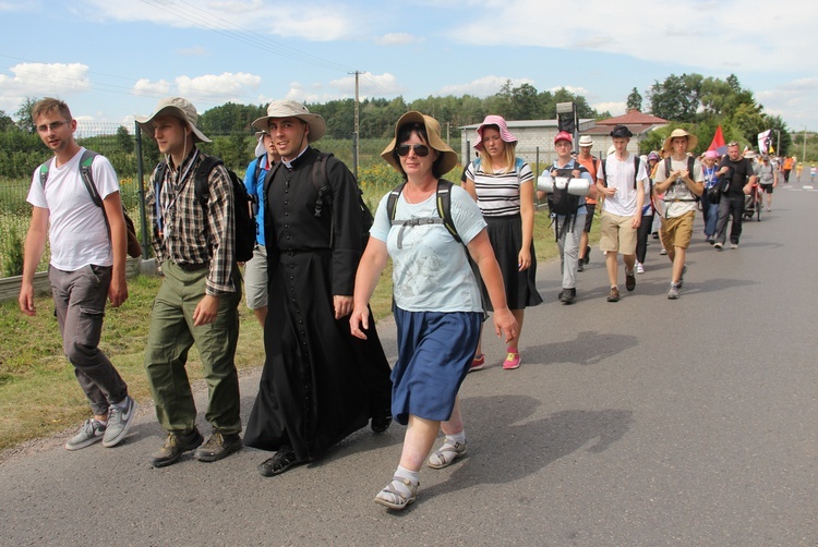 "Siedemnastki" w Lewiczynie. Pielgrzymkowy ślub