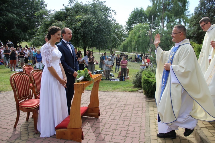 "Siedemnastki" w Lewiczynie. Pielgrzymkowy ślub