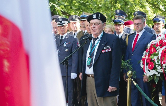 Przemówienie Stanisława Wołczaskiego, ps. Kazimierz.  To jeden z ostatnich powstańców warszawskich cieszących się dobrym zdrowiem.