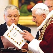 Podczas swojej 1. podróży zagranicznej prezydent RP Lech Kaczyński wręczył Benedyktowi XVI „Poemas Mayores” św. Jana od Krzyża