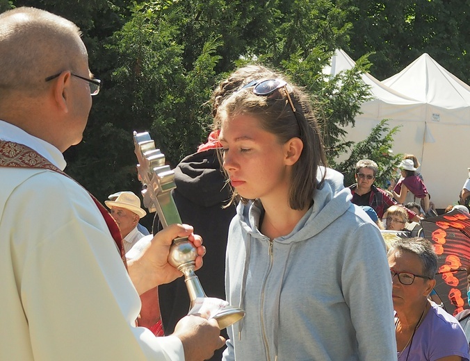 Pielgrzymi na św. Krzyżu