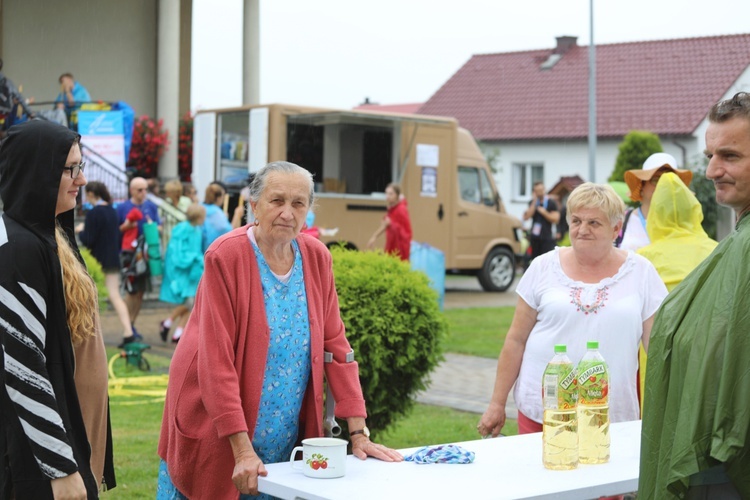 26. pielgrzymka z Hałcnowa na Jasną Górę - w Bielanach - 2017