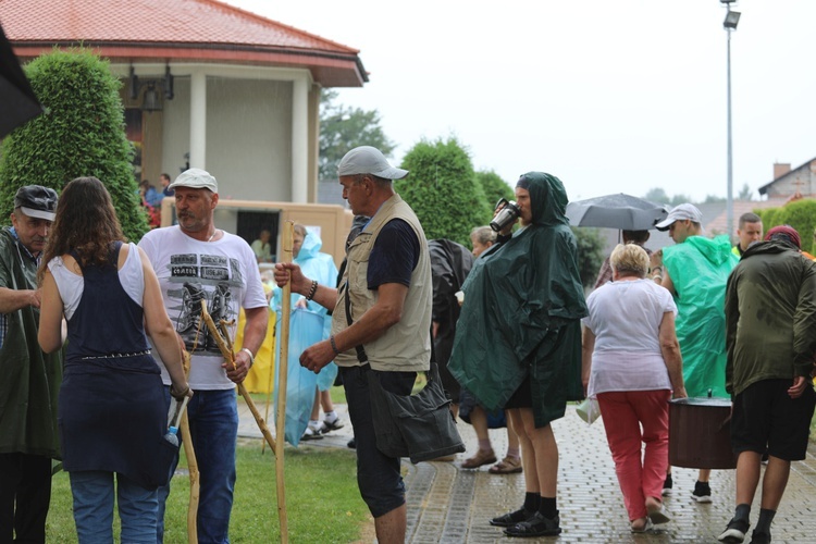 26. pielgrzymka z Hałcnowa na Jasną Górę - w Bielanach - 2017