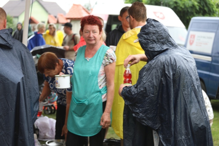 26. pielgrzymka z Hałcnowa na Jasną Górę - w Bielanach - 2017