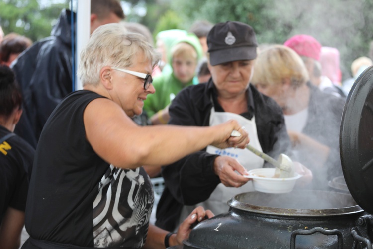 26. pielgrzymka z Hałcnowa na Jasną Górę - w Bielanach - 2017