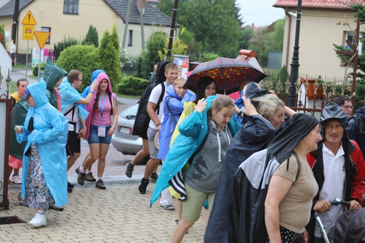 26. pielgrzymka z Hałcnowa na Jasną Górę - w Bielanach - 2017