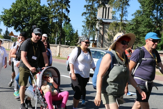 Kolumna skarżyska na szlaku pielgrzymkowym