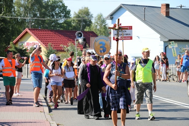 Kolumna skarżyska na szlaku pielgrzymkowym