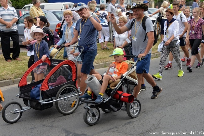 Kolumna opoczyńska w drodze na Jasną Górę