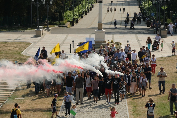 Wejście Pieszej Pielgrzymki Wrocławskiej na Jasną Górę cz.1