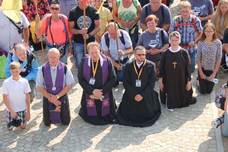 Wejście Pieszej Pielgrzymki Wrocławskiej na Jasną Górę cz.1