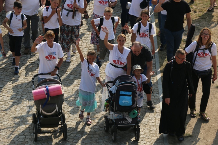 Wejście Pieszej Pielgrzymki Wrocławskiej na Jasną Górę cz.1