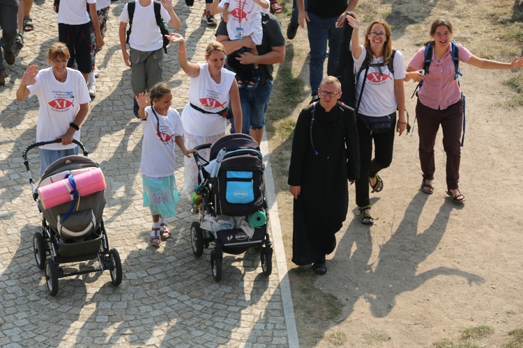 Wejście Pieszej Pielgrzymki Wrocławskiej na Jasną Górę cz.1