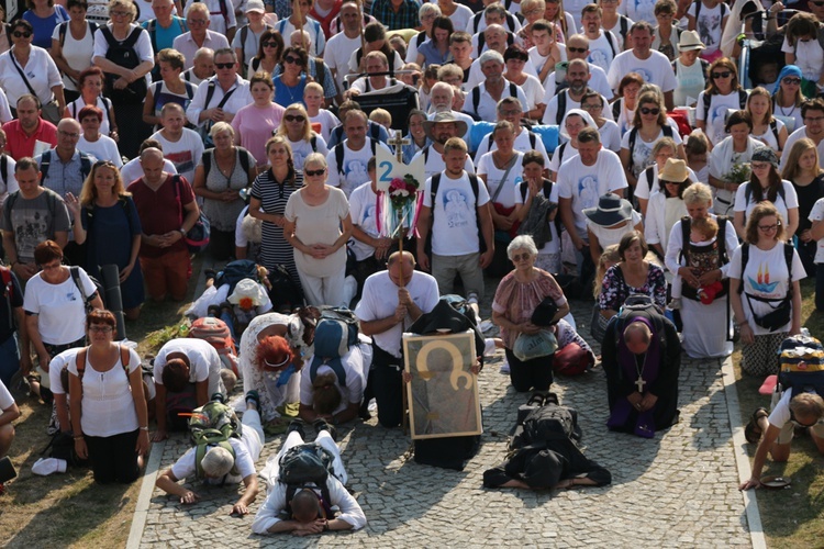 Wejście Pieszej Pielgrzymki Wrocławskiej na Jasną Górę cz.1