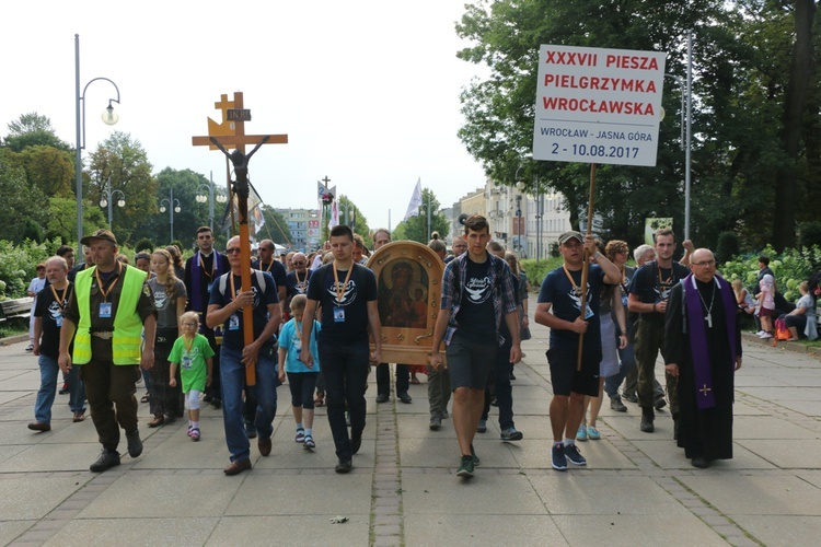 Wejście Pieszej Pielgrzymki Wrocławskiej na Jasną Górę cz.1