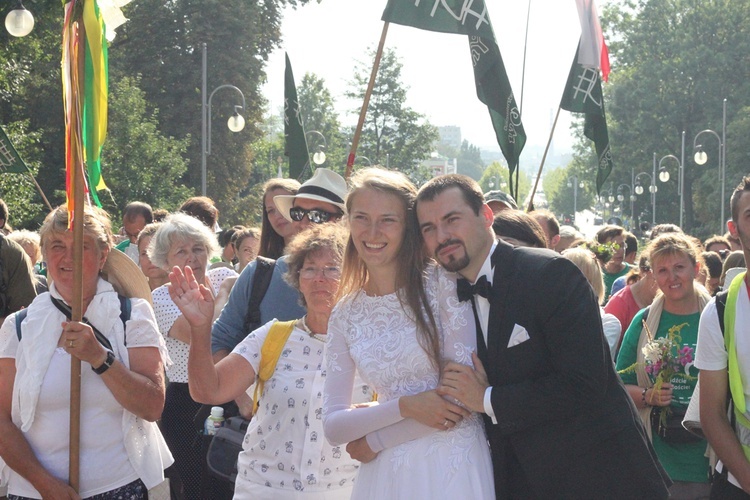 Wejście Pieszej Pielgrzymki Wrocławskiej na Jasną Górę cz. 3