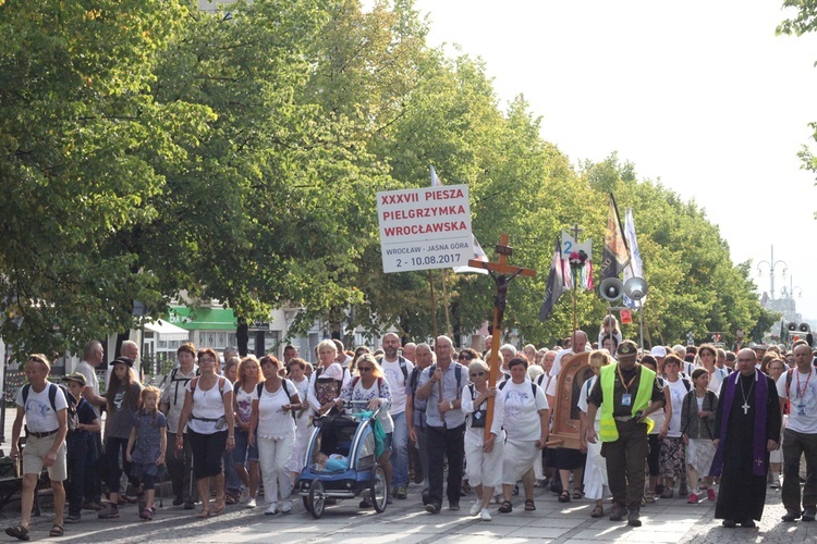 Wejście Pieszej Pielgrzymki Wrocławskiej na Jasną Górę cz. 2