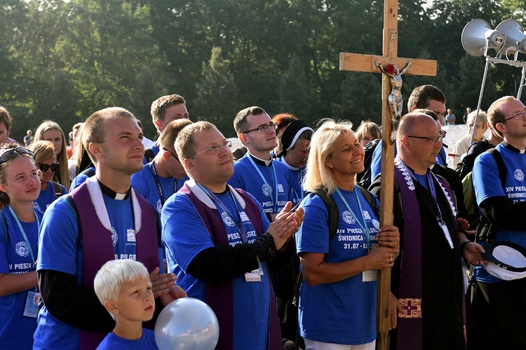 Prezentacja grup i Msza św. pod przewodnictwem bp. Ignacego Deca.